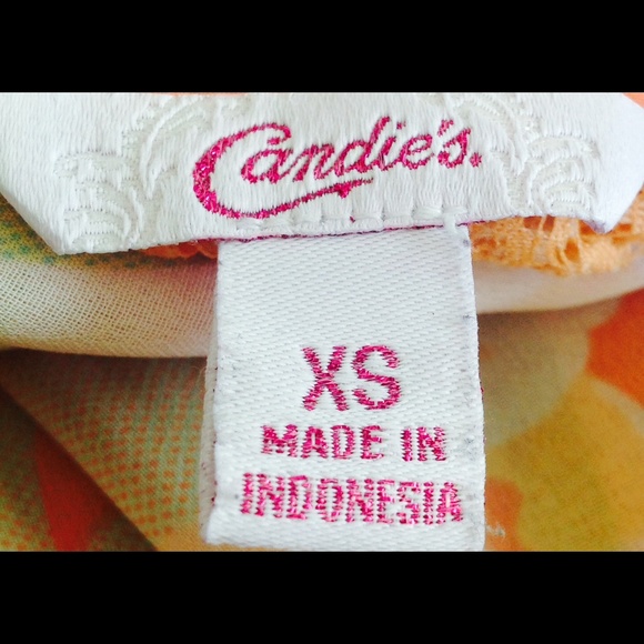 Size xs a pink, blue, green, peach button up shirt - Picture 3 of 3