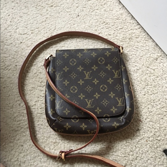 Cute bag! Price shows authenticity.
