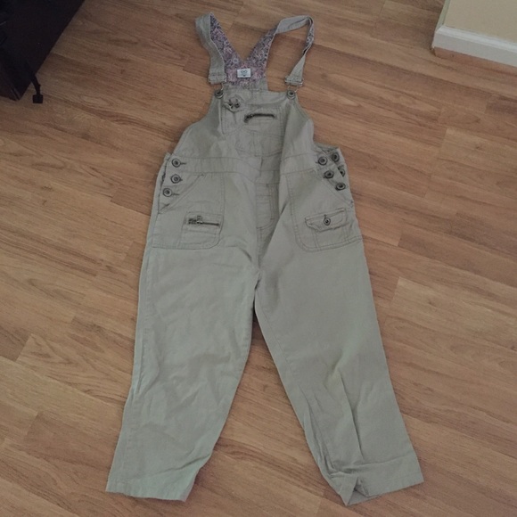 Maternity capris