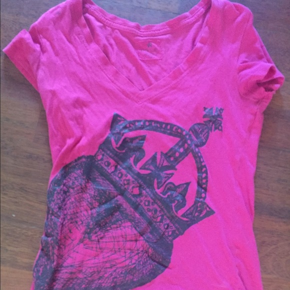 Nollie v-neck