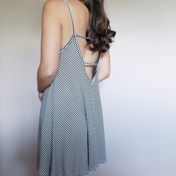 Striped open back dress - Picture 2 of 3