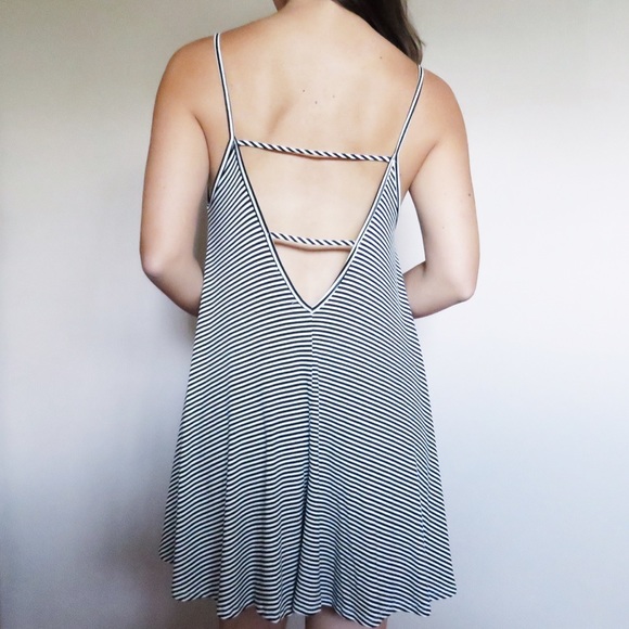 Striped open back dress - Picture 3 of 3