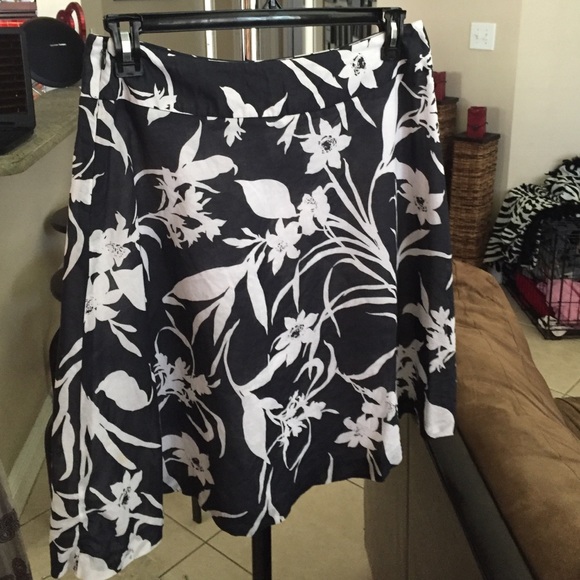 Cute flower skirt 😘 - Picture 1 of 3