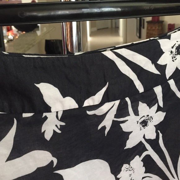 Cute flower skirt 😘 - Picture 3 of 3