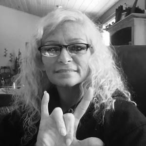 Meet your Posher, Laurie