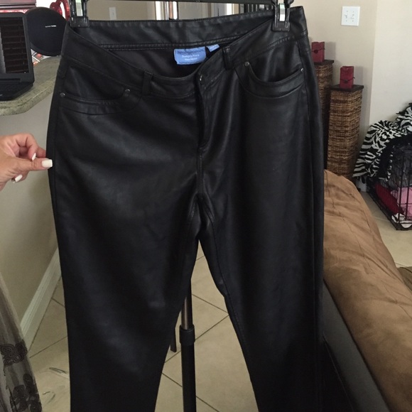 Cute synthetic leather jeans.
