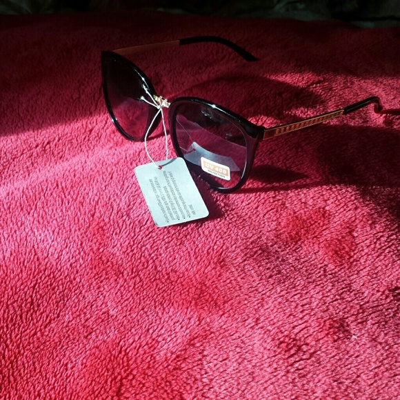 Cat eye sunglasses. Brand new with tags - Picture 2 of 2