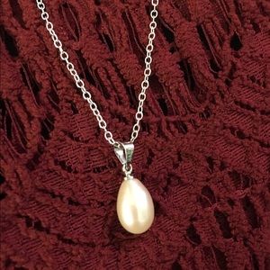 Delicate pearl necklace