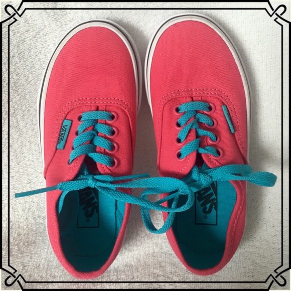 Vans "OFF THE WALL" authentic canvas