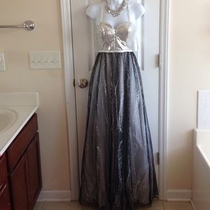 BNWT, size 1/2, gown