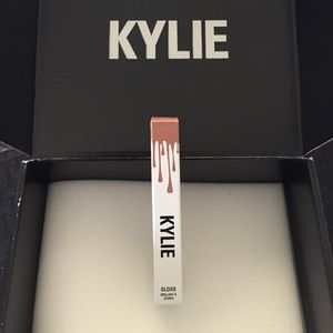Kylie gloss in Literally