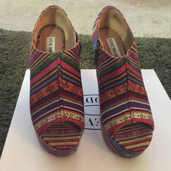 Steve Madden Whistle Wedges - Picture 2 of 3