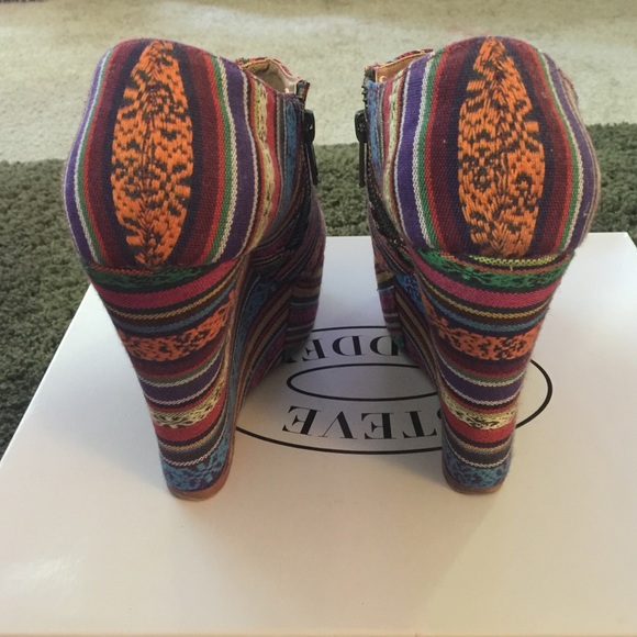 Steve Madden Whistle Wedges - Picture 3 of 3