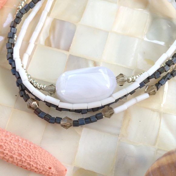 Handmade grey white bead bracelet - Picture 2 of 2