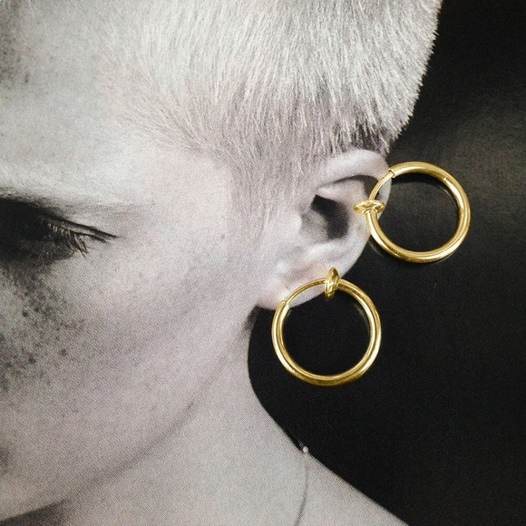 2 Clip On Rings • Gold tone 13mm