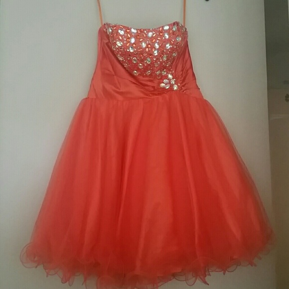 Dress - Picture 2 of 4