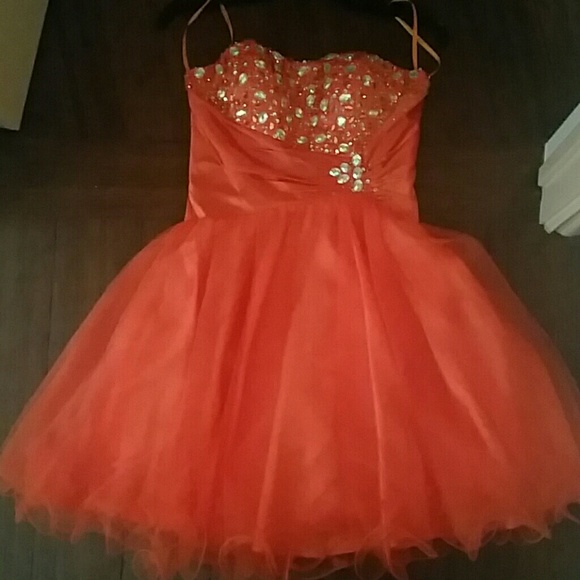 Dress - Picture 3 of 4