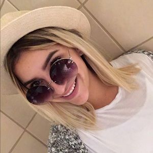 Meet your Posher, Monica