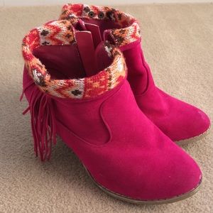 Pink heels with fringe