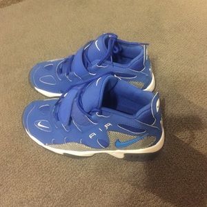 Barely worn Nike sneakers