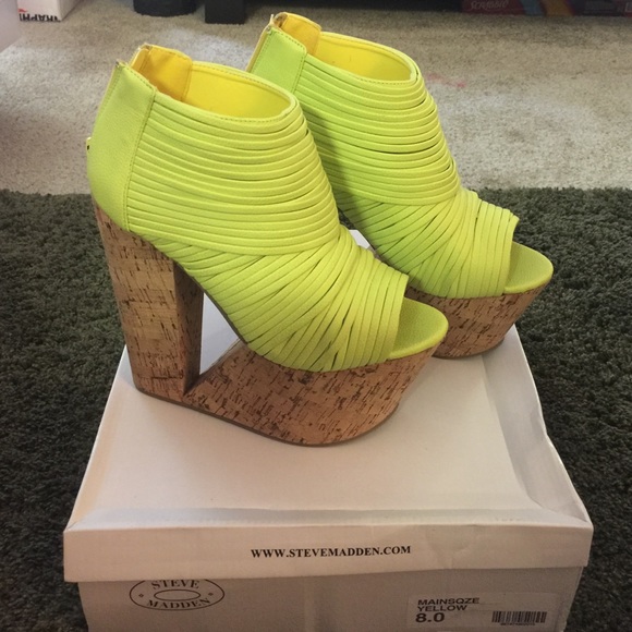 Mainsqze Steve Madden Wedges