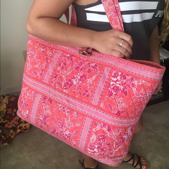 SOLD‼️ Vera Bradley Tolie RETIRED Large Tote