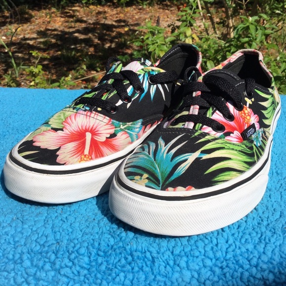 Vans Shoes - VANS AUTHENTIC Hawaiian floral/tropical . 7 m5.5