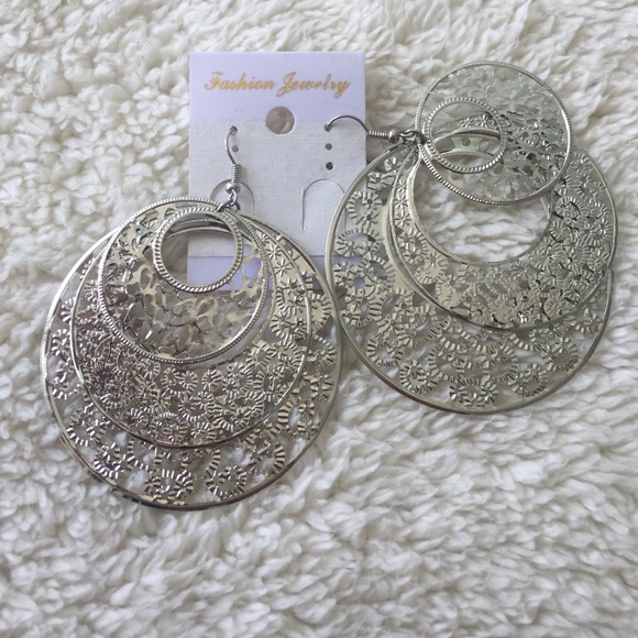 Triple rounds earrings