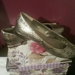 Snake print flats wih small silver heel