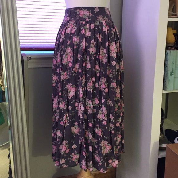 Boutique Label Pleated Midi Skirt