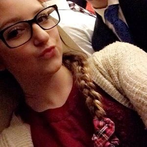 Meet your Posher, Stephanie