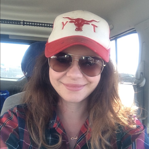 Meet your Posher, Laura