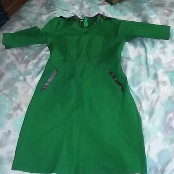 Green cotton dress with leather pockets and collar - Picture 1 of 1