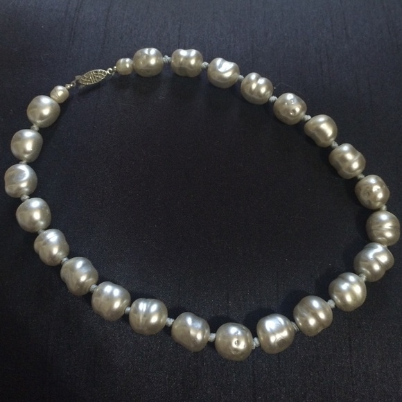 Natural shape faux-pearl necklace