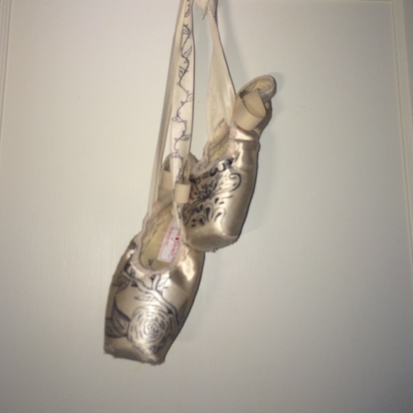 Russian pointe shoes