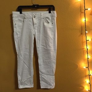 American eagle white capris