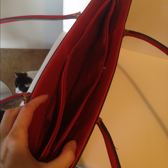 Red bag - Picture 3 of 4