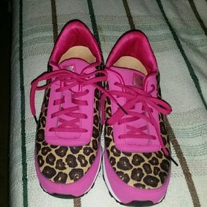 New balance cheetah print tennis shoes