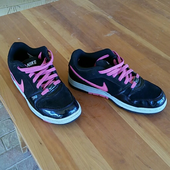 Air Nike - Picture 1 of 4