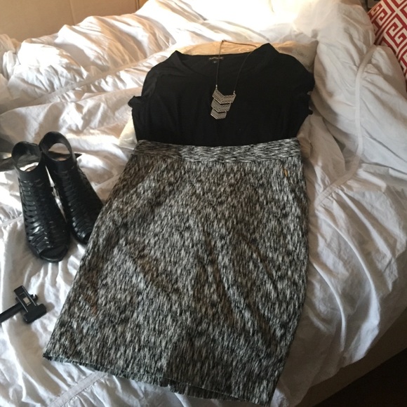 🎉SALE 🎉 The Limited work skirt size 8 +pockets - Picture 1 of 4