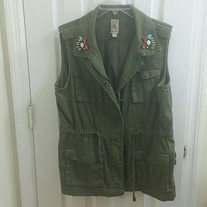 Super cute army green vest