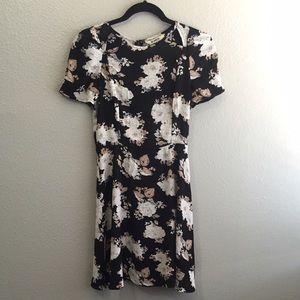 BB DAKOTA Floral Dress