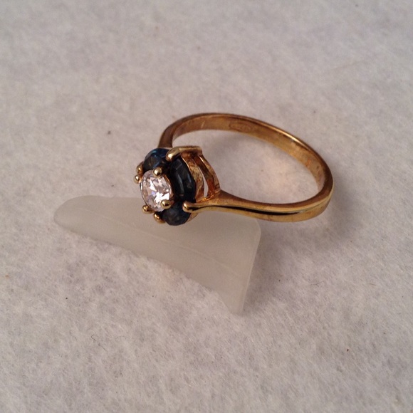 SIMULATED SAPPHIRE RING -NIB/AVON - Picture 2 of 4