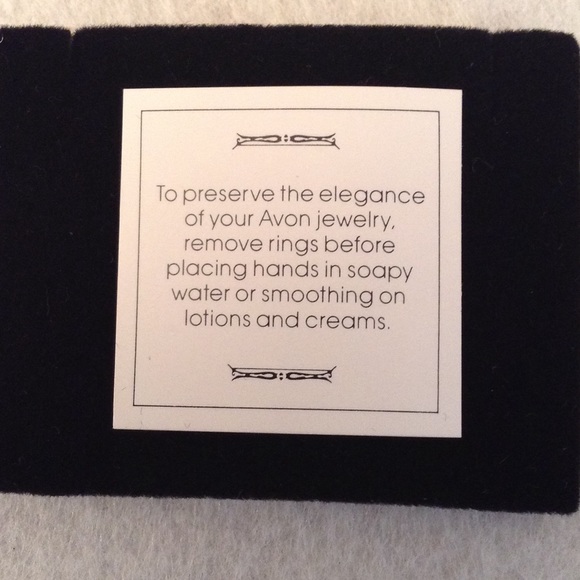 SIMULATED SAPPHIRE RING -NIB/AVON - Picture 4 of 4