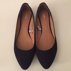 Mossimo Pointed Flats (gold studs on back heel)