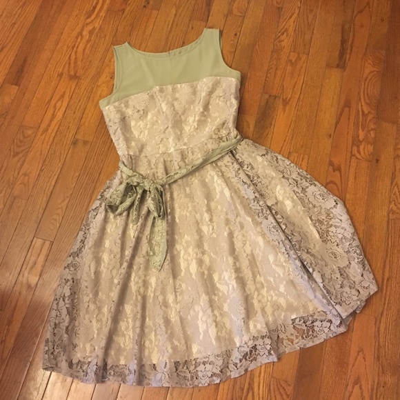 ✨FLASH SALE✨Beautiful lace dress