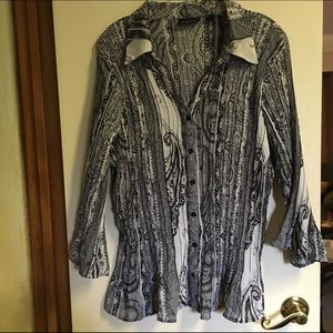 🌟FINAL⭐️ Gray, White and Black Accordion Shirt