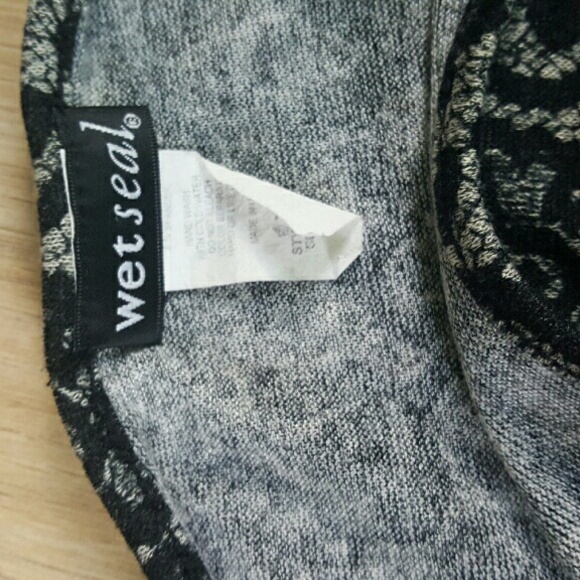 Wet Seal floral print shirt - Picture 3 of 3