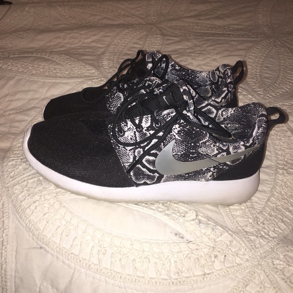Women's Roshe runs