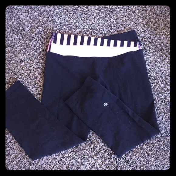 LuluLemon black capris with pink
